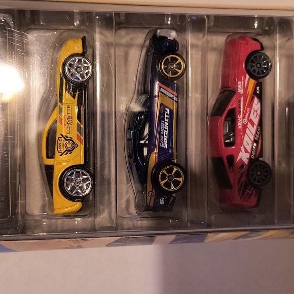 B14  Hot Wheels 5 pack Car Meet datsun 510 corvette camaro - Picture 3 of 4